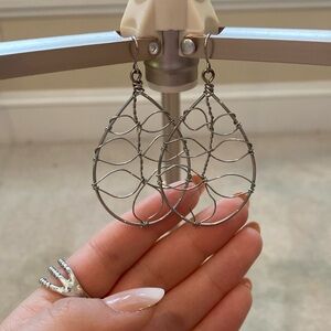 Francesca’s Collections Leaf Wire Dangle Earrings